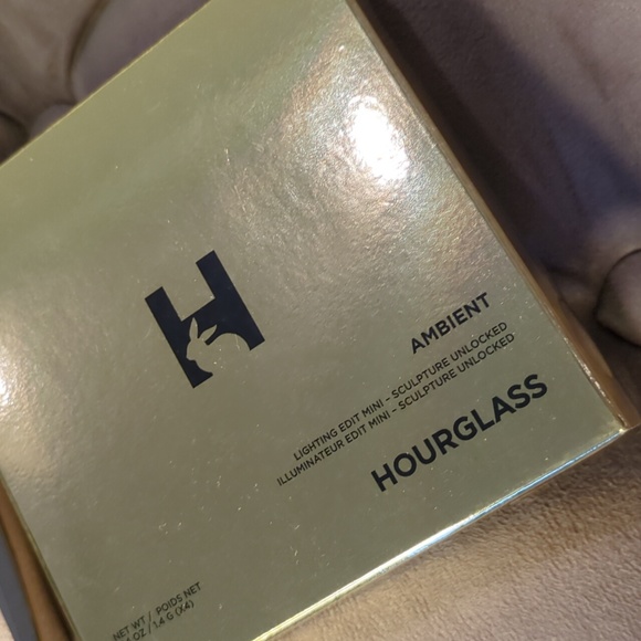 Hourglass Makeup Hourglass Ambient Lighting Edit Mini Sculpture